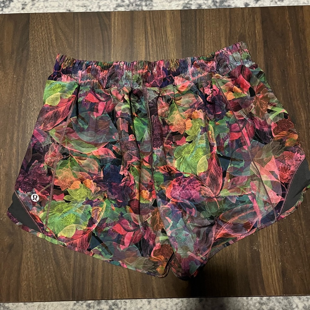 Lululemon Hotty Hot Shorts - Picture 5 of 8